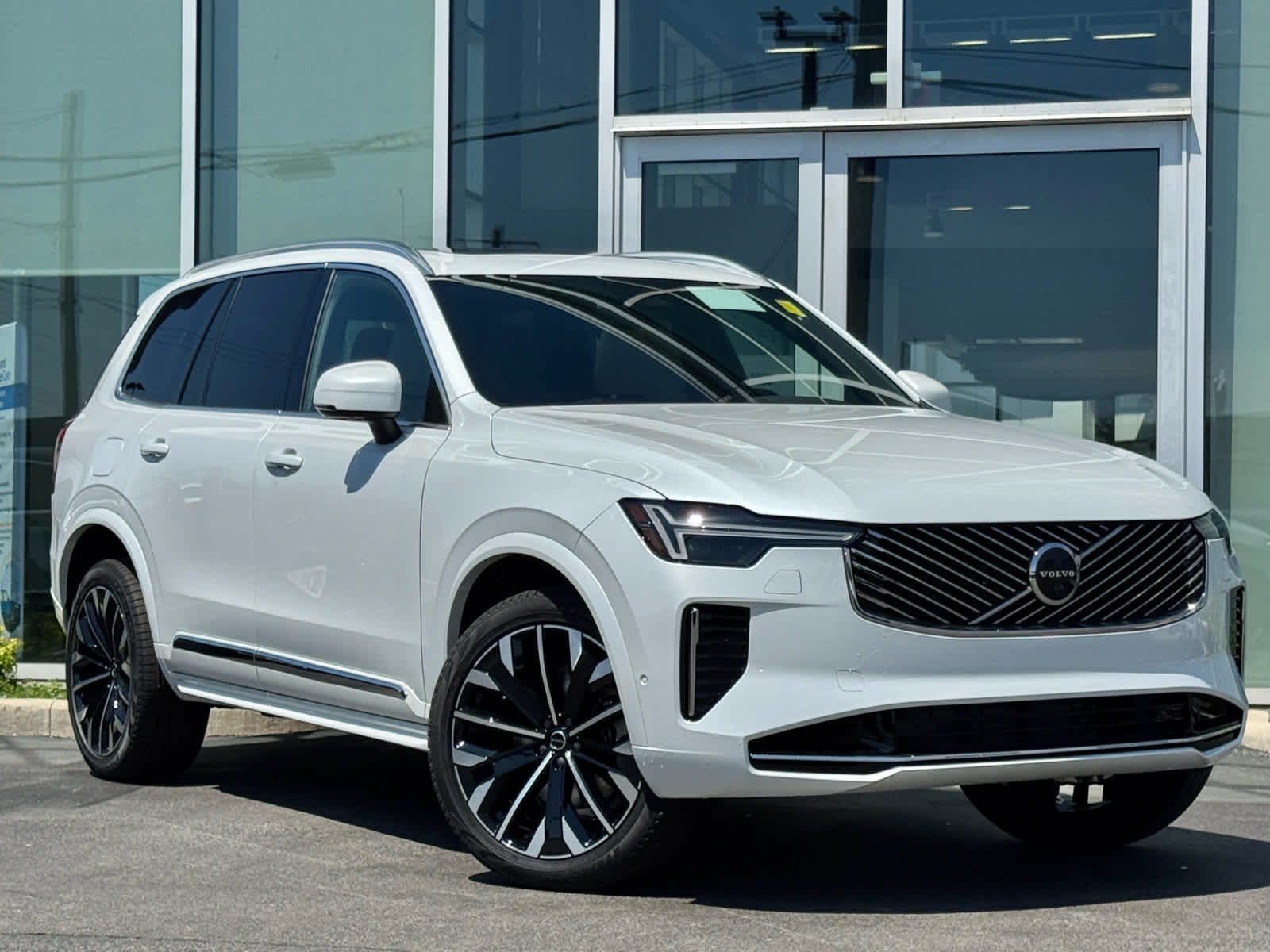 2026 Volvo XC90 B5 Plus Bright 4WD's photo