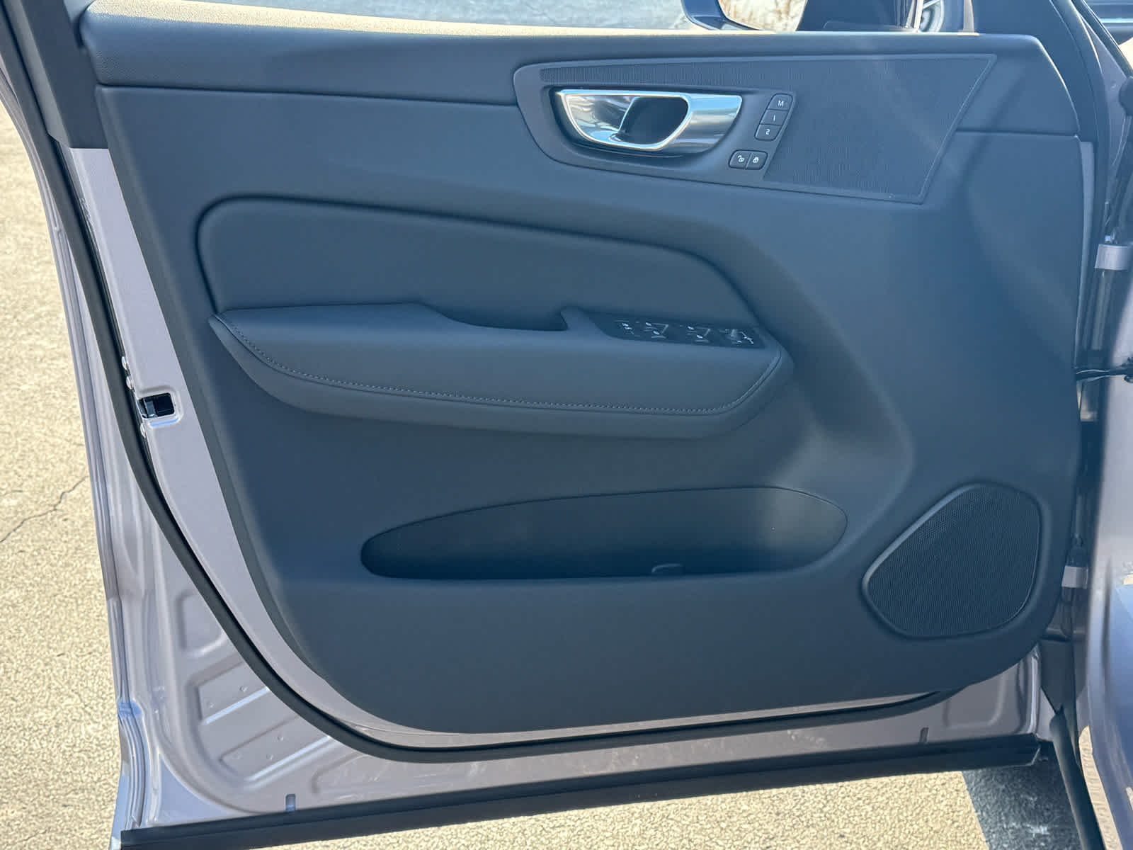 2026 Volvo XC60 Plus - Photo 17