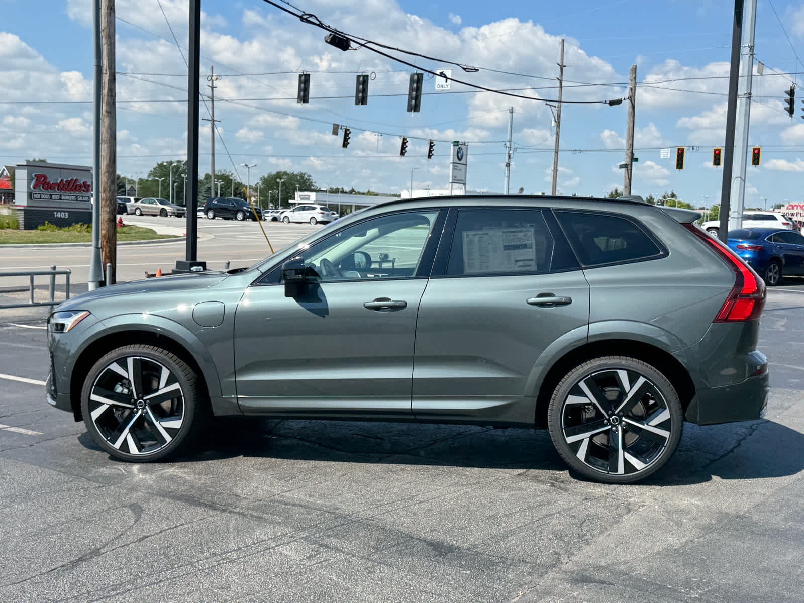 2026 Volvo XC60 Hybrid T8 photo 3