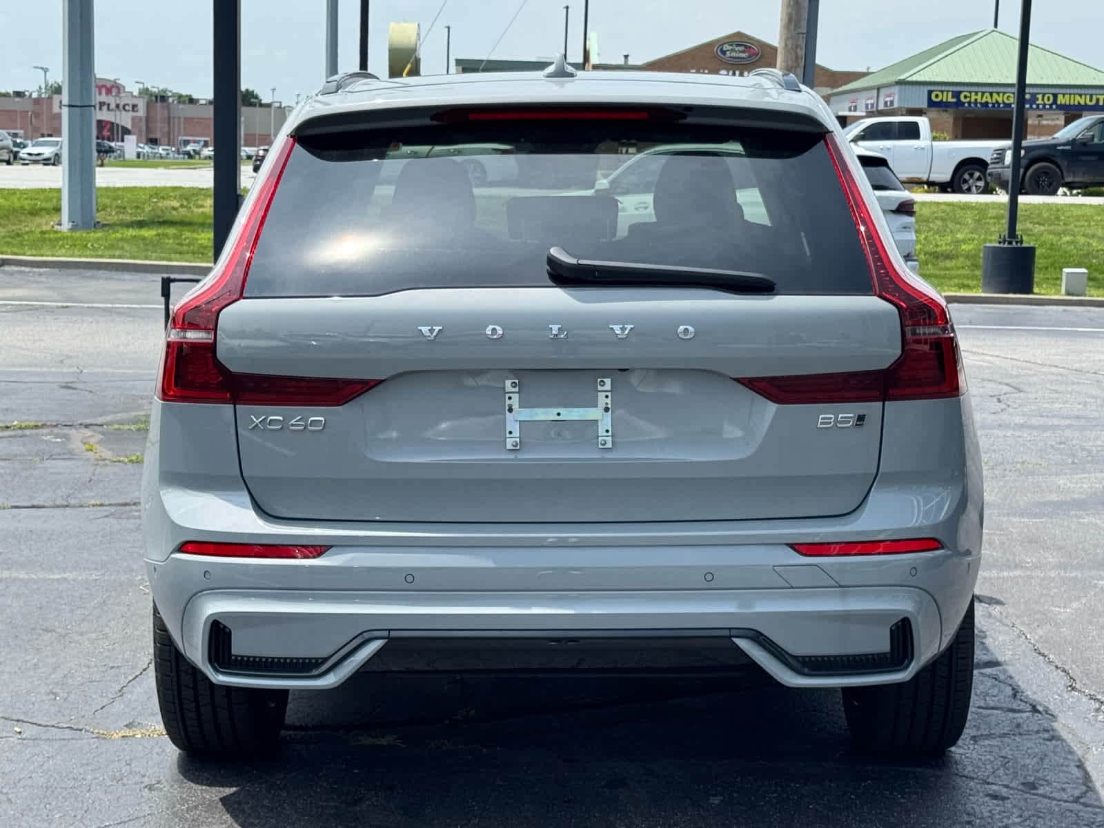 2026 Volvo XC60 Plus - Photo 8