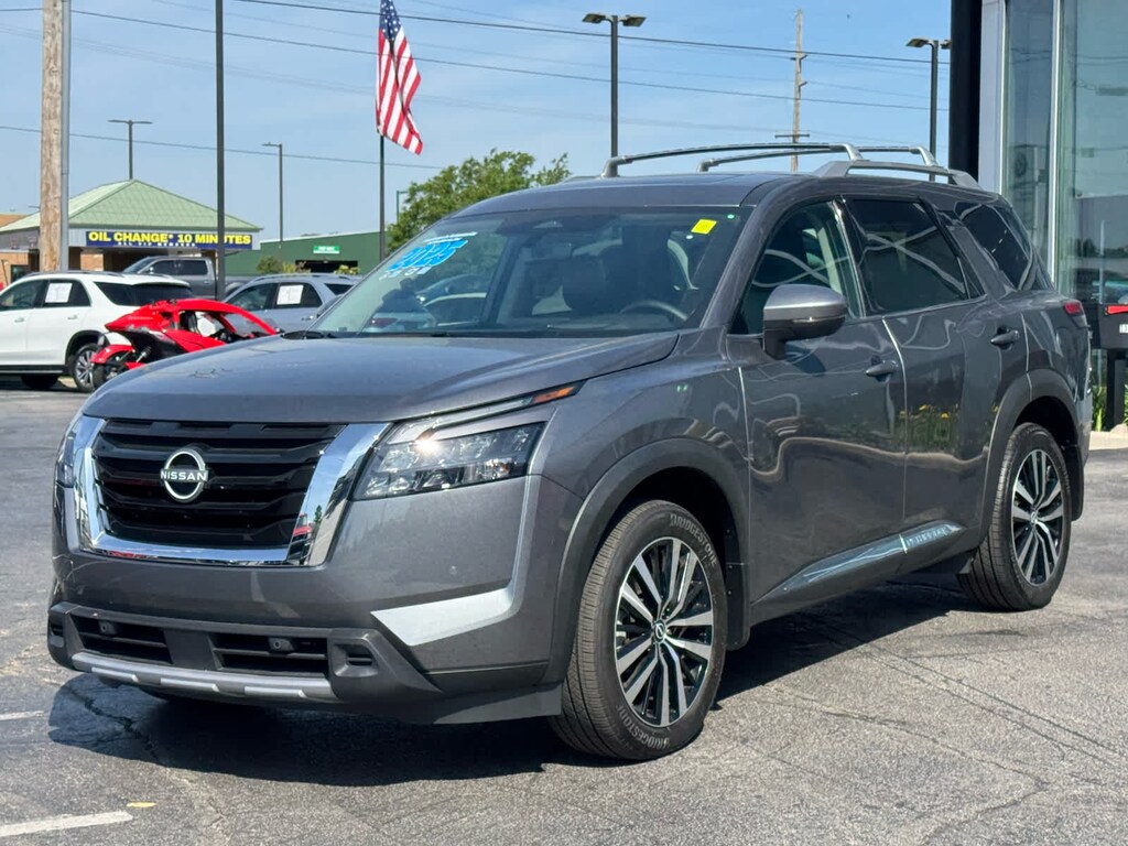 Used 2025 Nissan Pathfinder Platinum 4WD