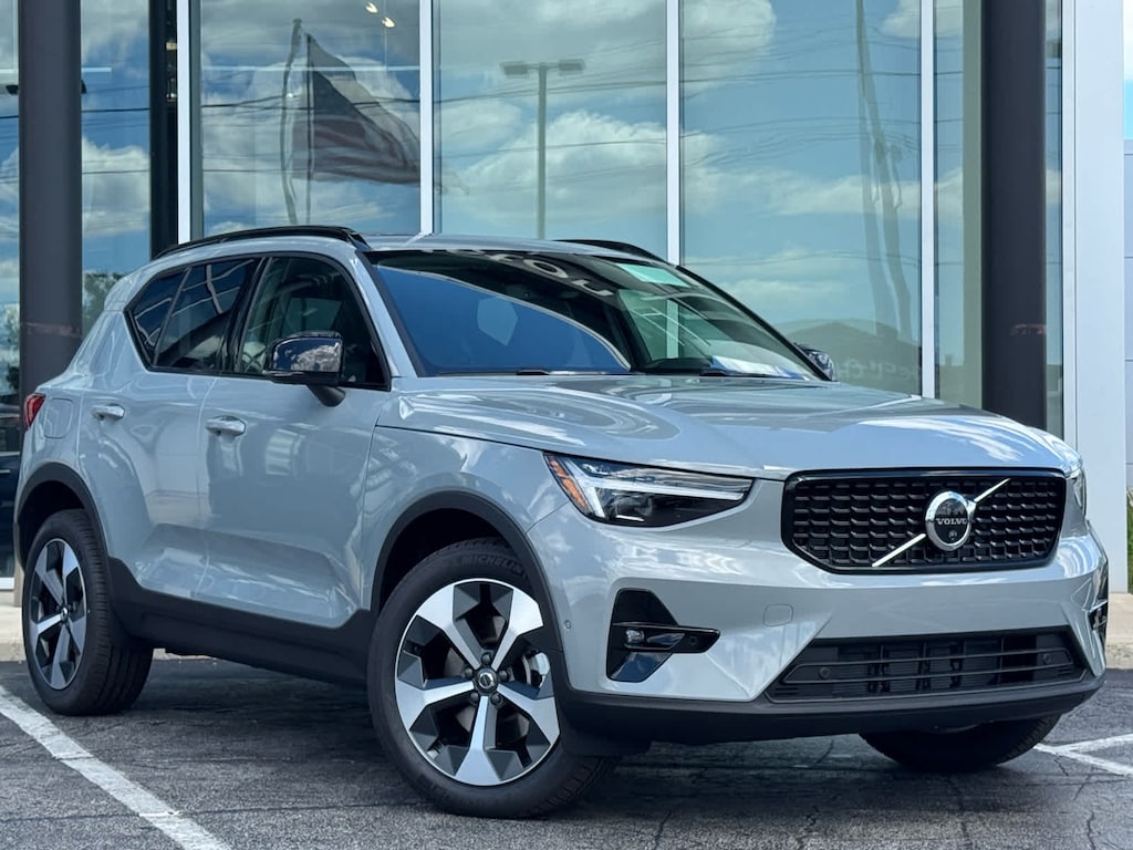 New 2026 Volvo XC40 B5 Plus SUV
