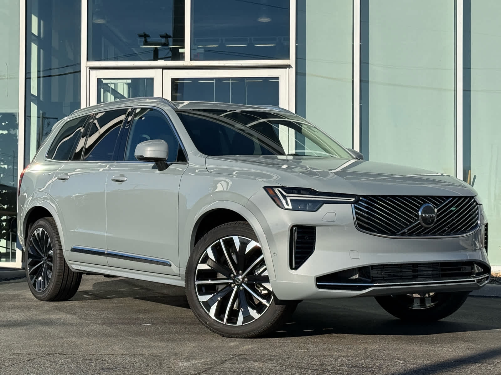 2026 Volvo XC90 T8 Recharge Plus Bright 7-Seat 4WD's photo