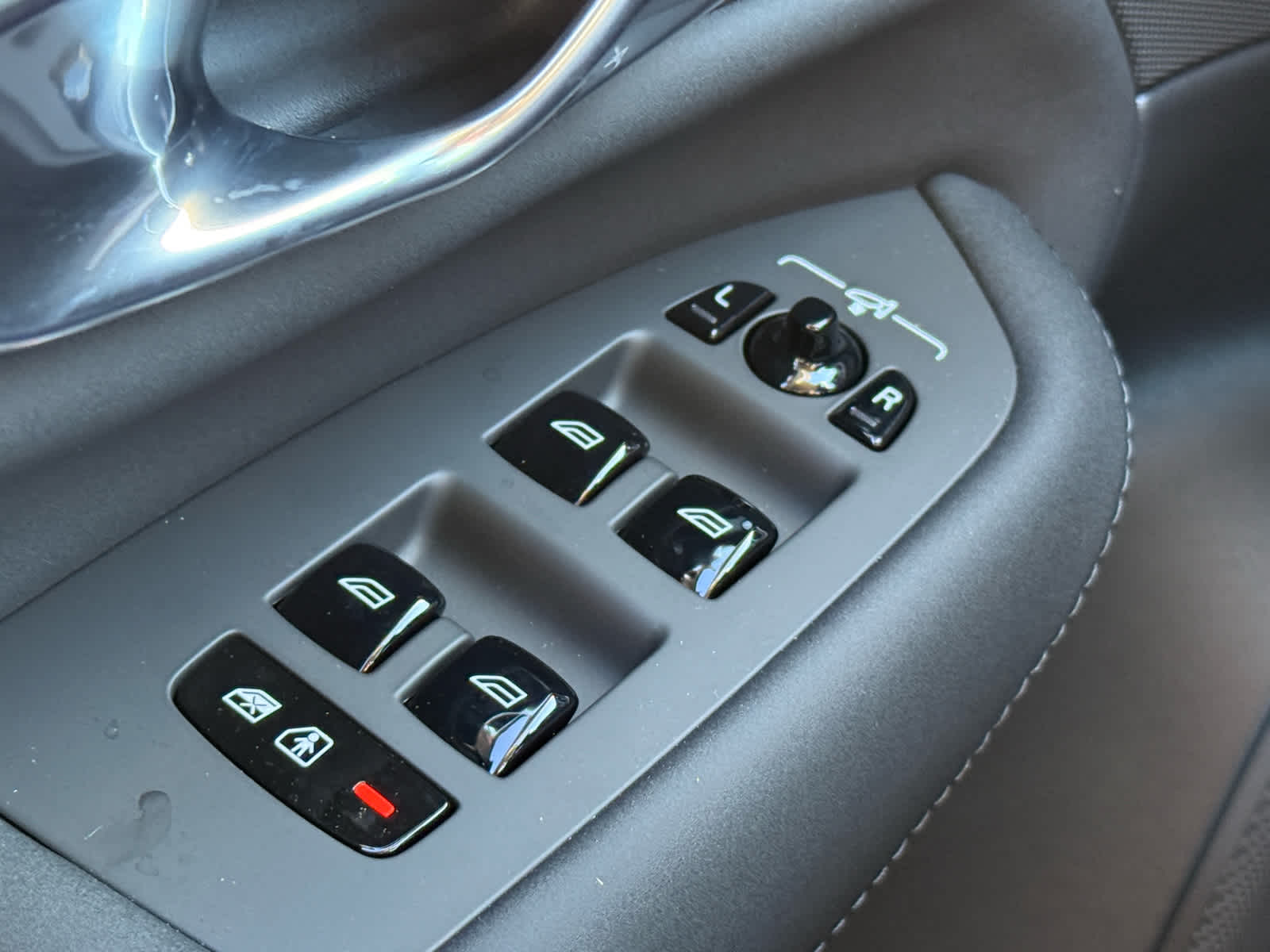 2026 Volvo XC90 Plus - Photo 23