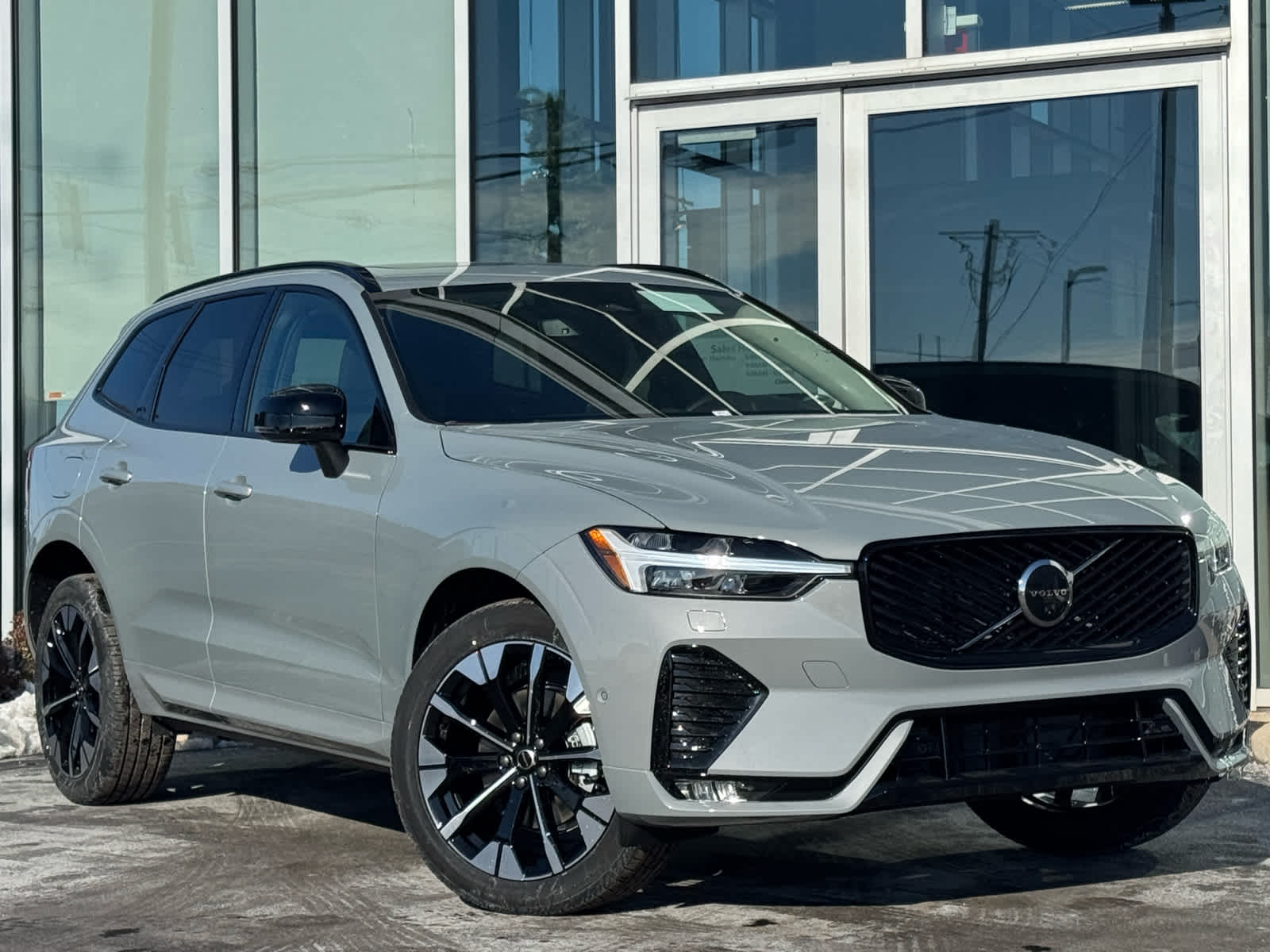 2026 Volvo XC60 Plus's photo