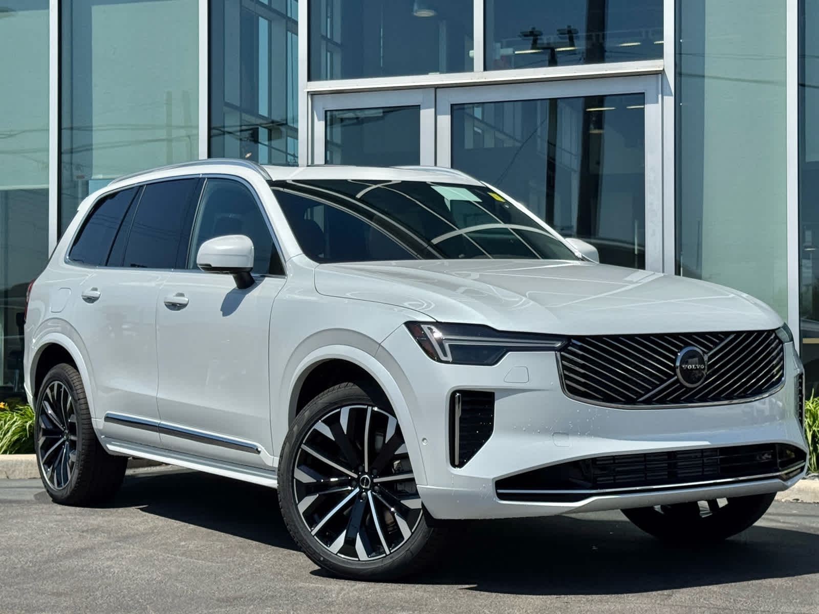 2026 Volvo XC90 T8 Recharge Plus Bright 7-Seat 4WD's photo