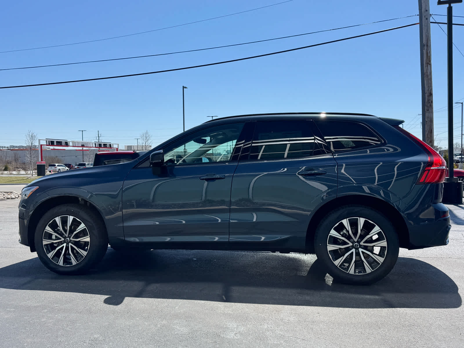 2025 Volvo XC60 B5 Core photo 3