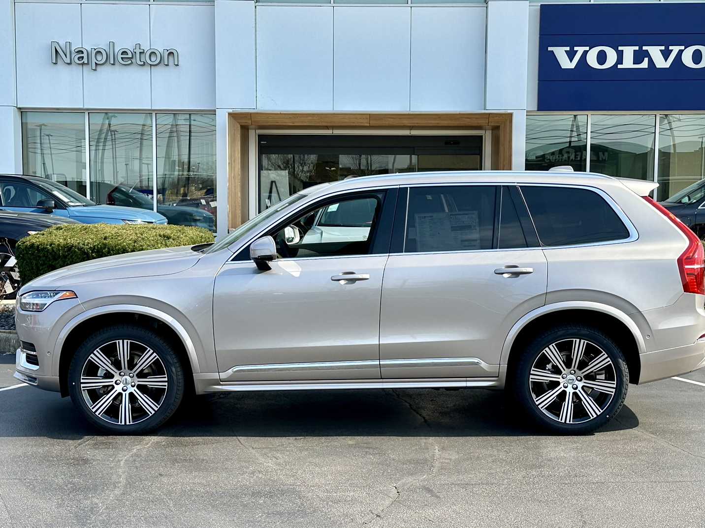 New Volvo XC90 SUVs | Napleton Volvo Cars