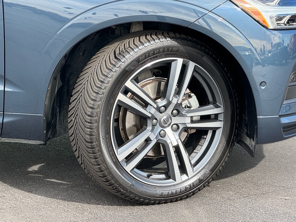 Used 2018 Volvo XC60 Momentum T5 AWD