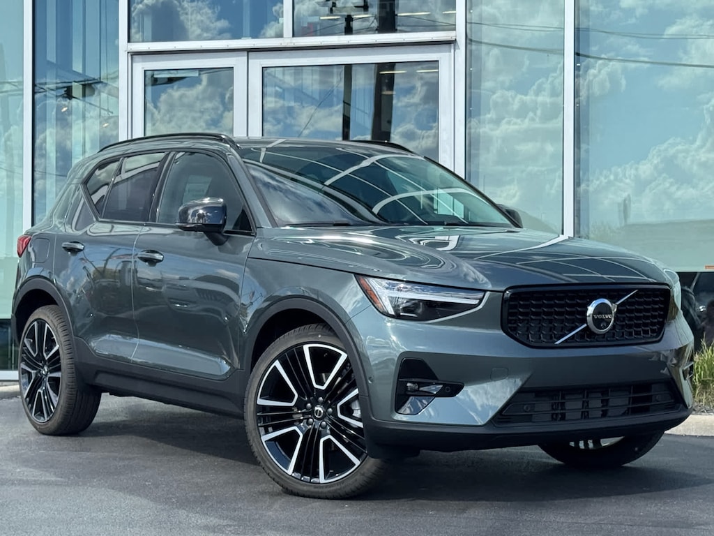 New 2026 Volvo XC40 B5 Ultra SUV