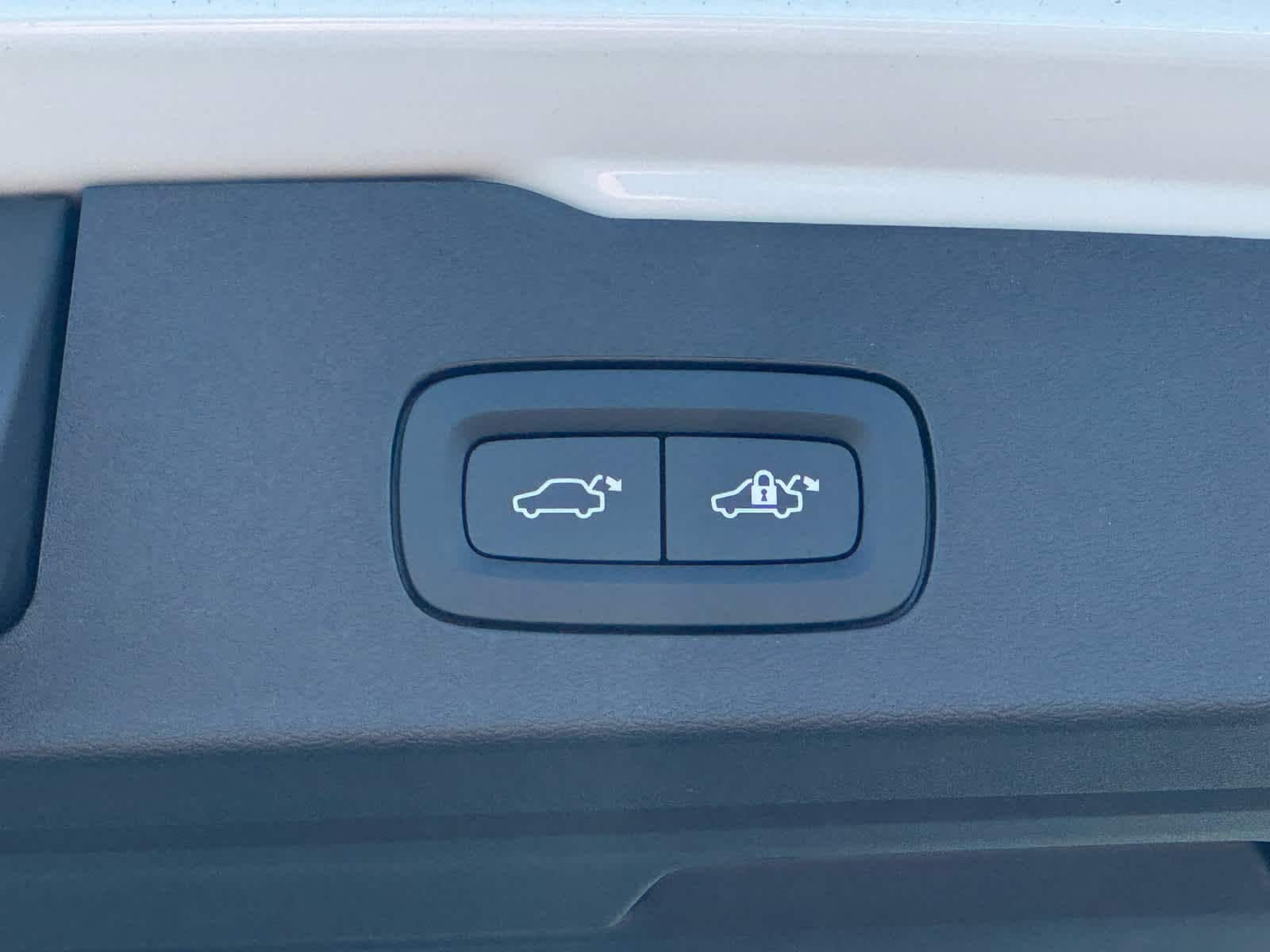 2026 Volvo V60 Cross Country Ultra - Photo 11