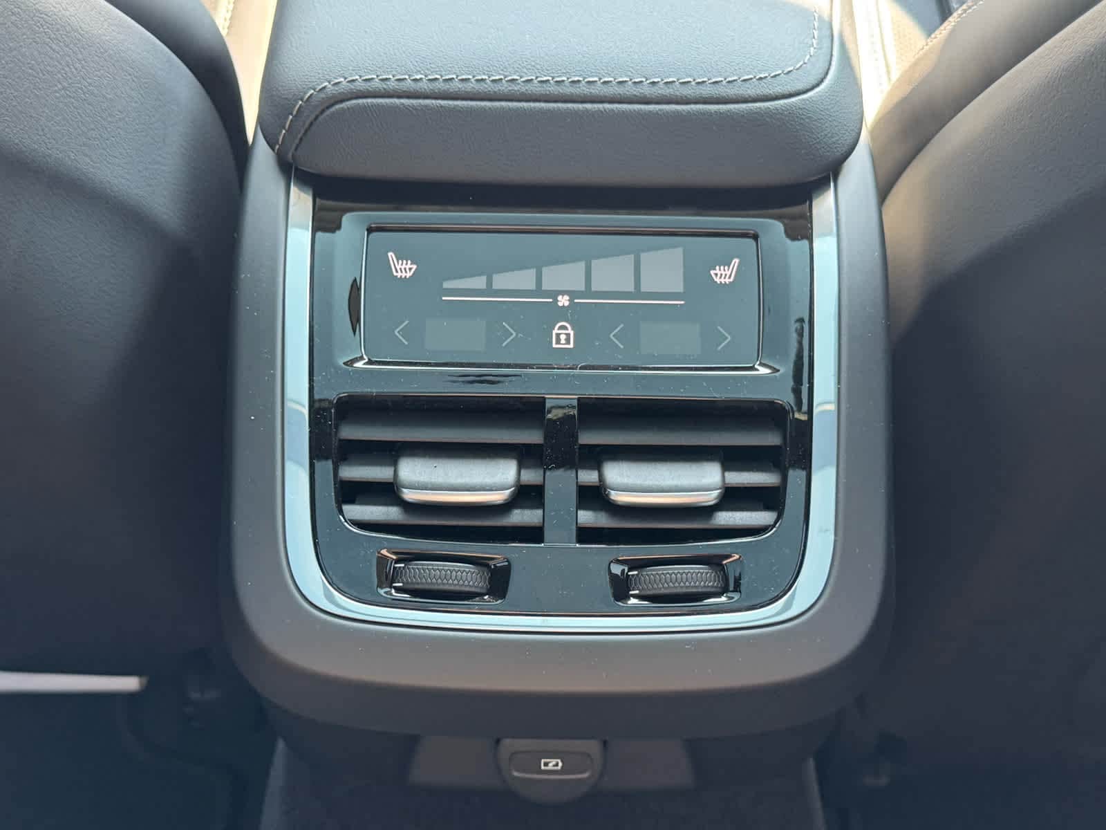 2026 Volvo V60 Cross Country Ultra - Photo 34