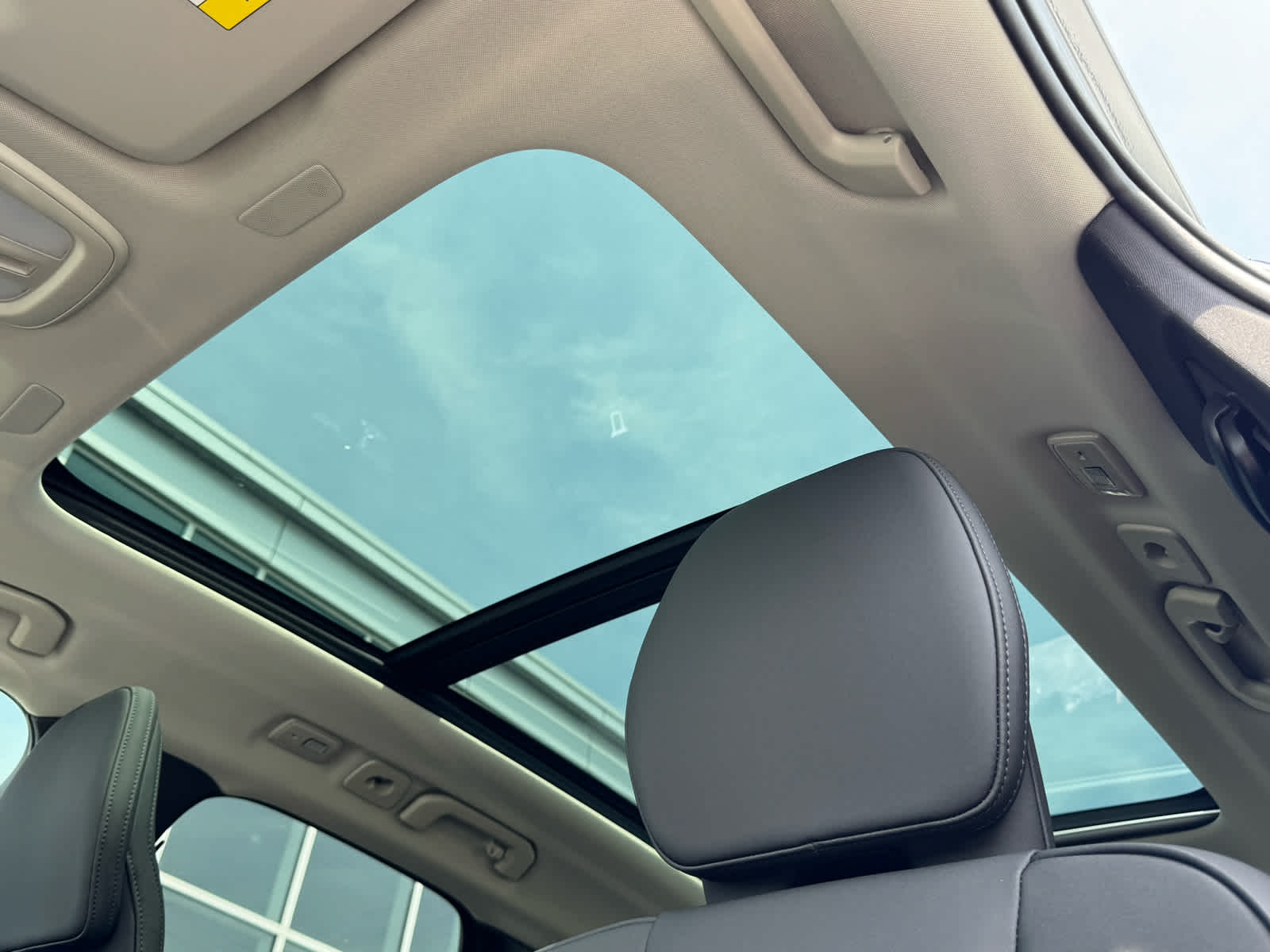2026 Volvo XC60 Plus - Photo 14