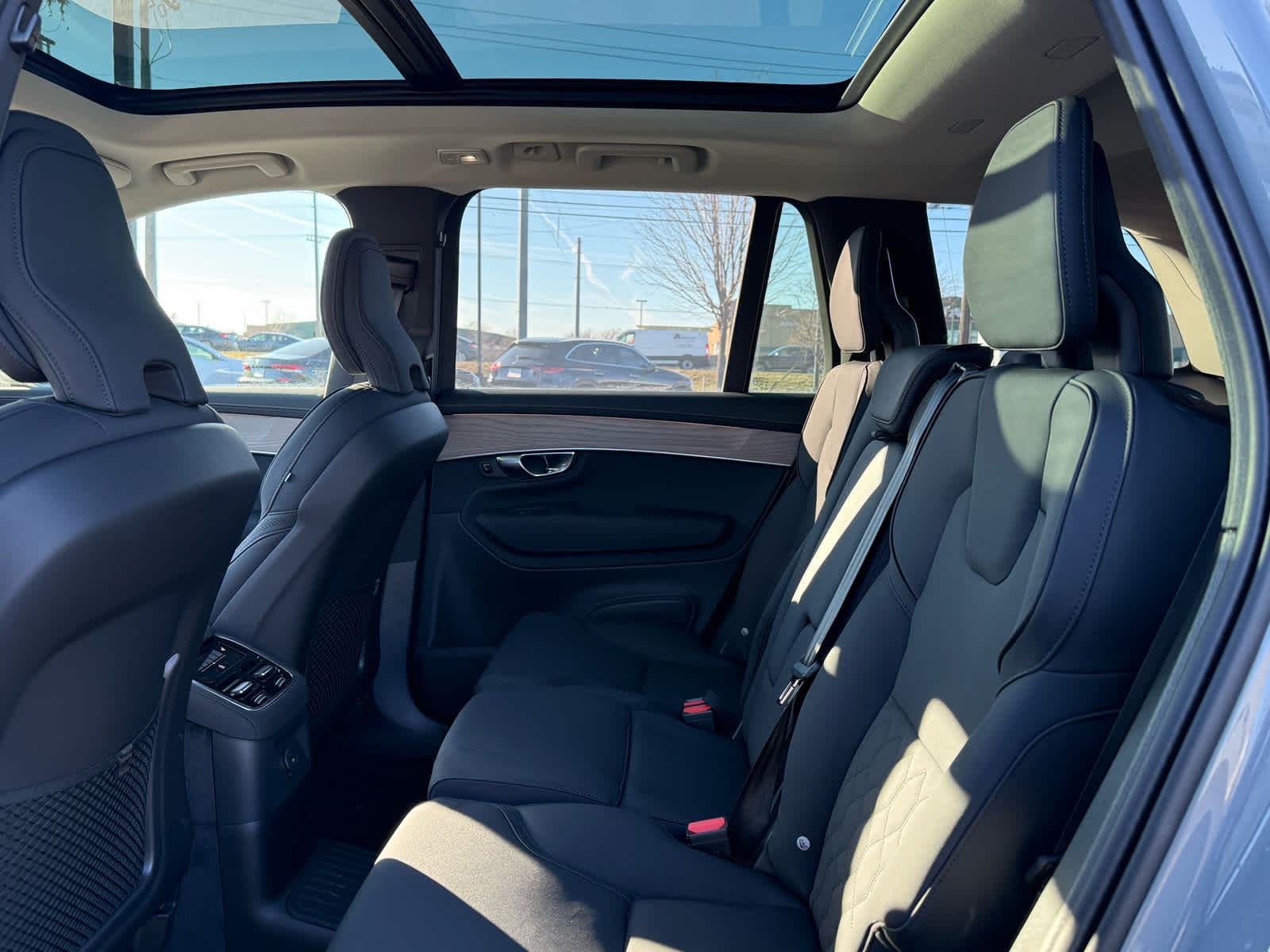 2026 Volvo XC90 Plus - Photo 24