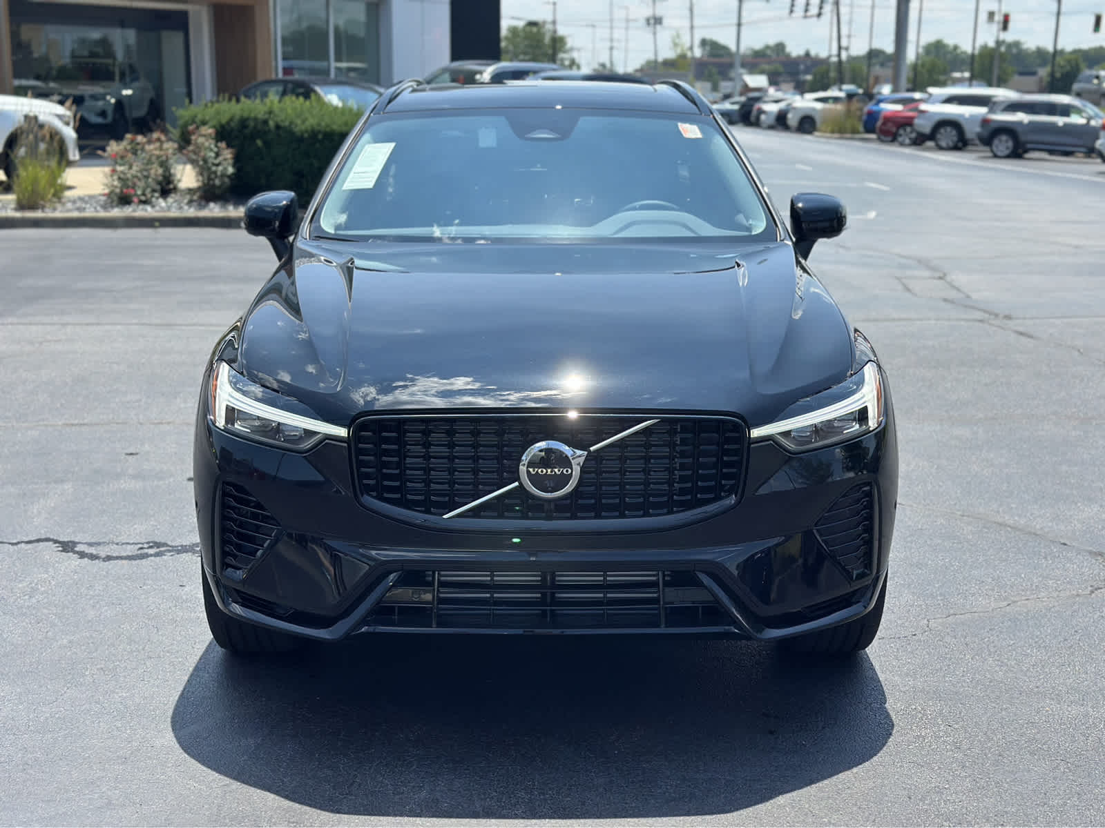 2025 Volvo XC60 Hybrid T8 Plus photo 3