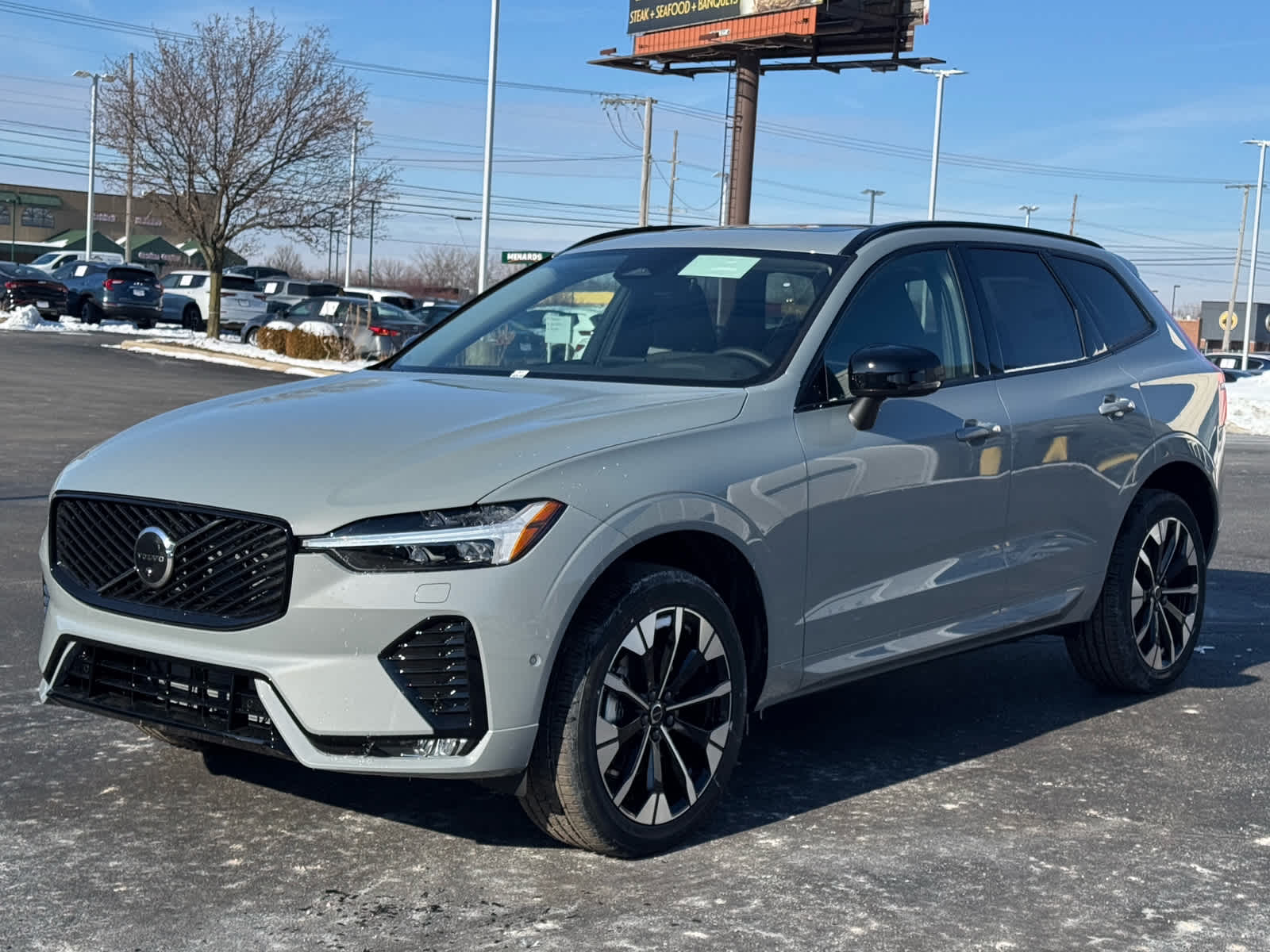 2026 Volvo XC60 Plus - Photo 11