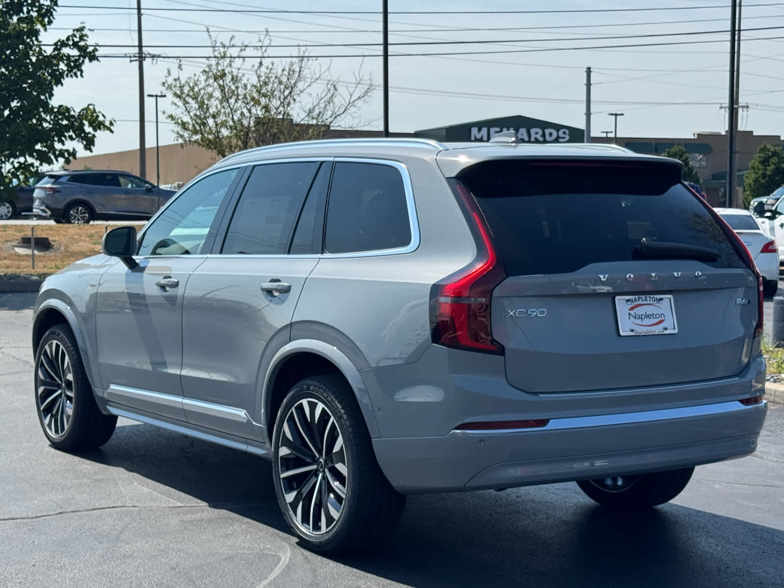 2026 Volvo XC90 Plus Black Edition photo 4