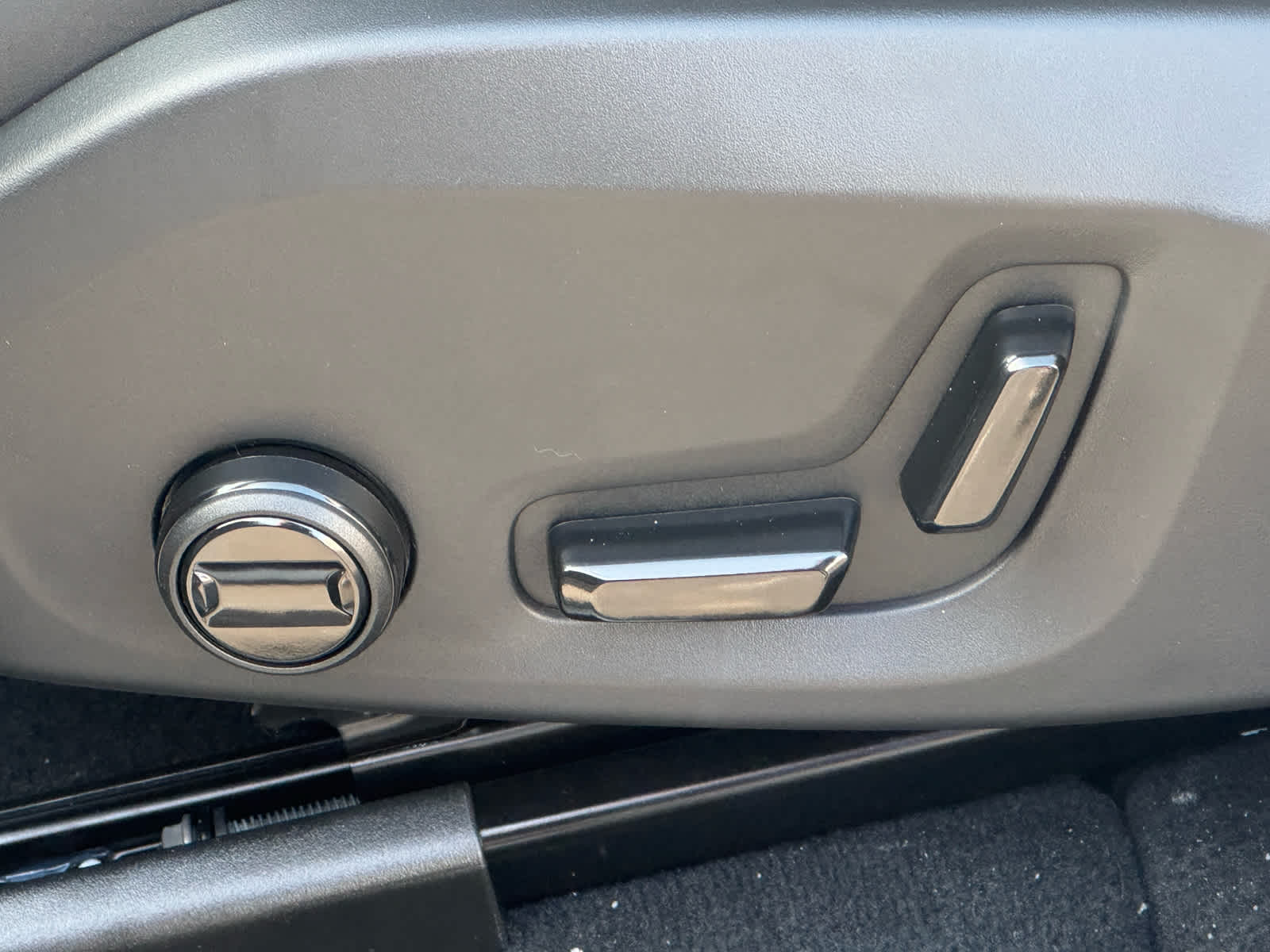 2026 Volvo XC60 Plus - Photo 18