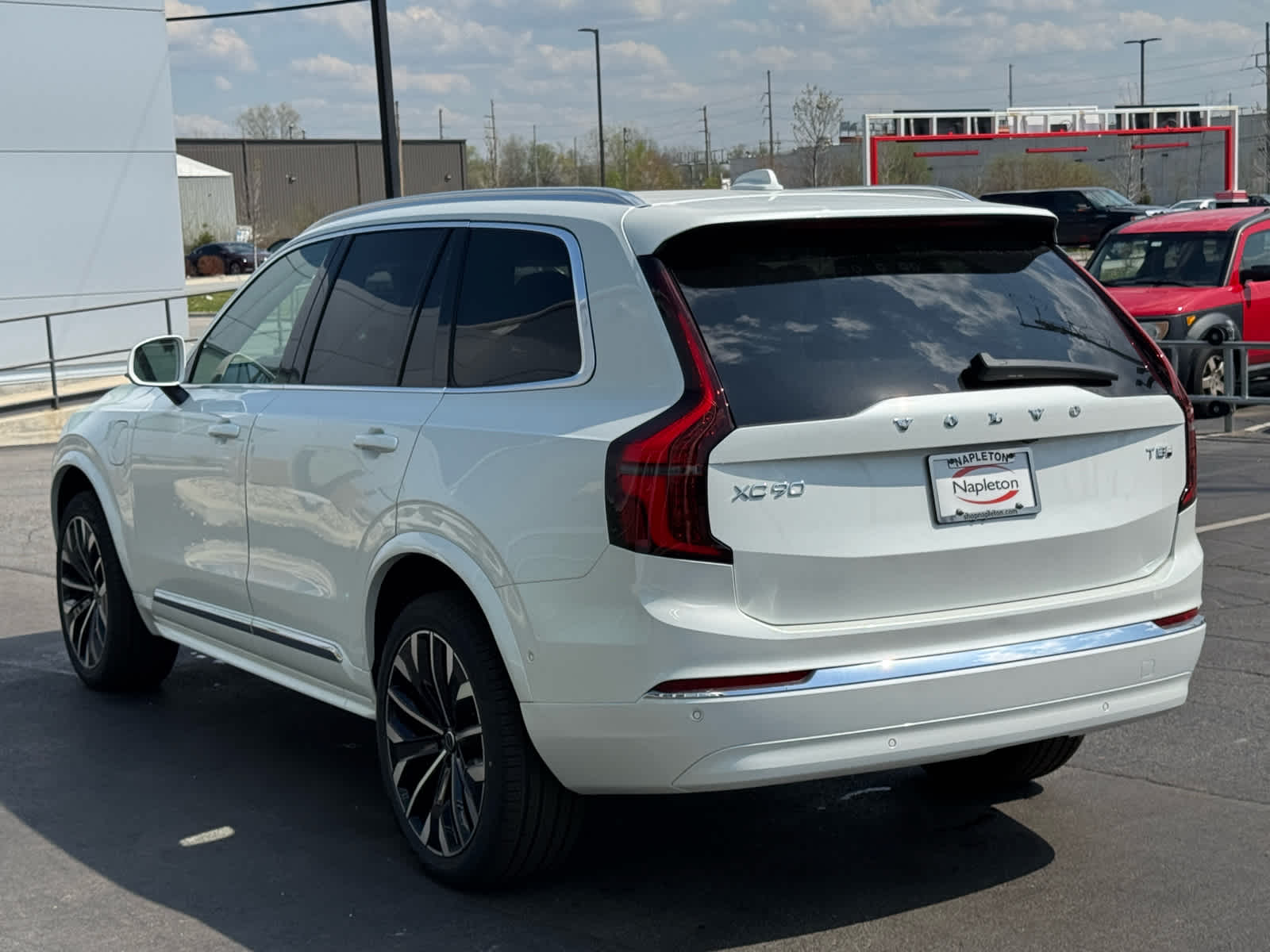 2025 Volvo XC90 T8 photo 3