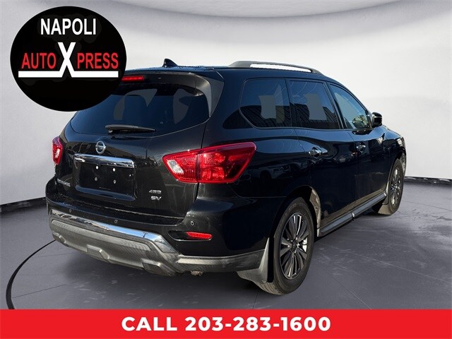 2019 Nissan Pathfinder SV photo 3
