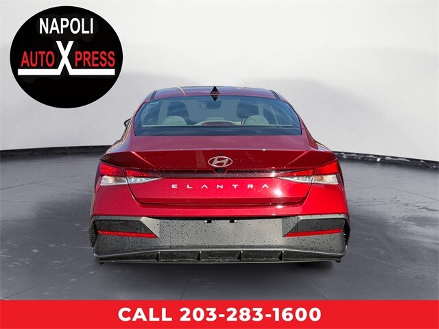 2024 Hyundai Elantra SEL photo 4