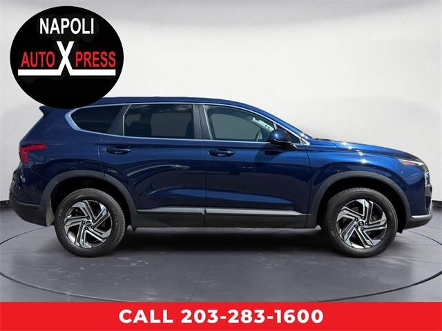 2022 Hyundai Santa Fe SE photo 2