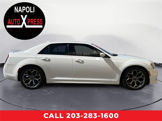 2018 Chrysler 300 S photo 2