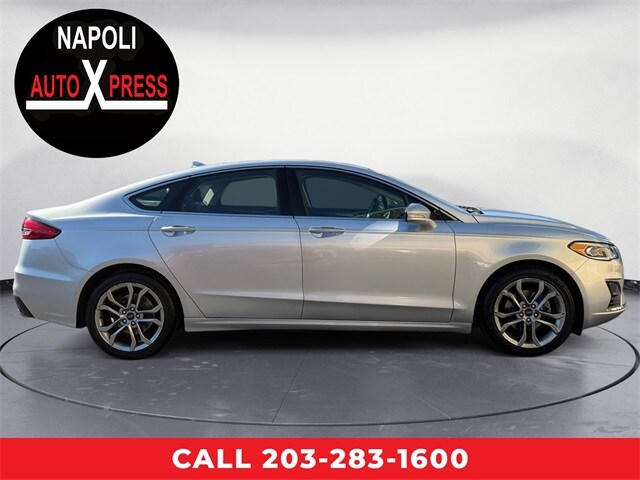2019 Ford Fusion SEL photo 2