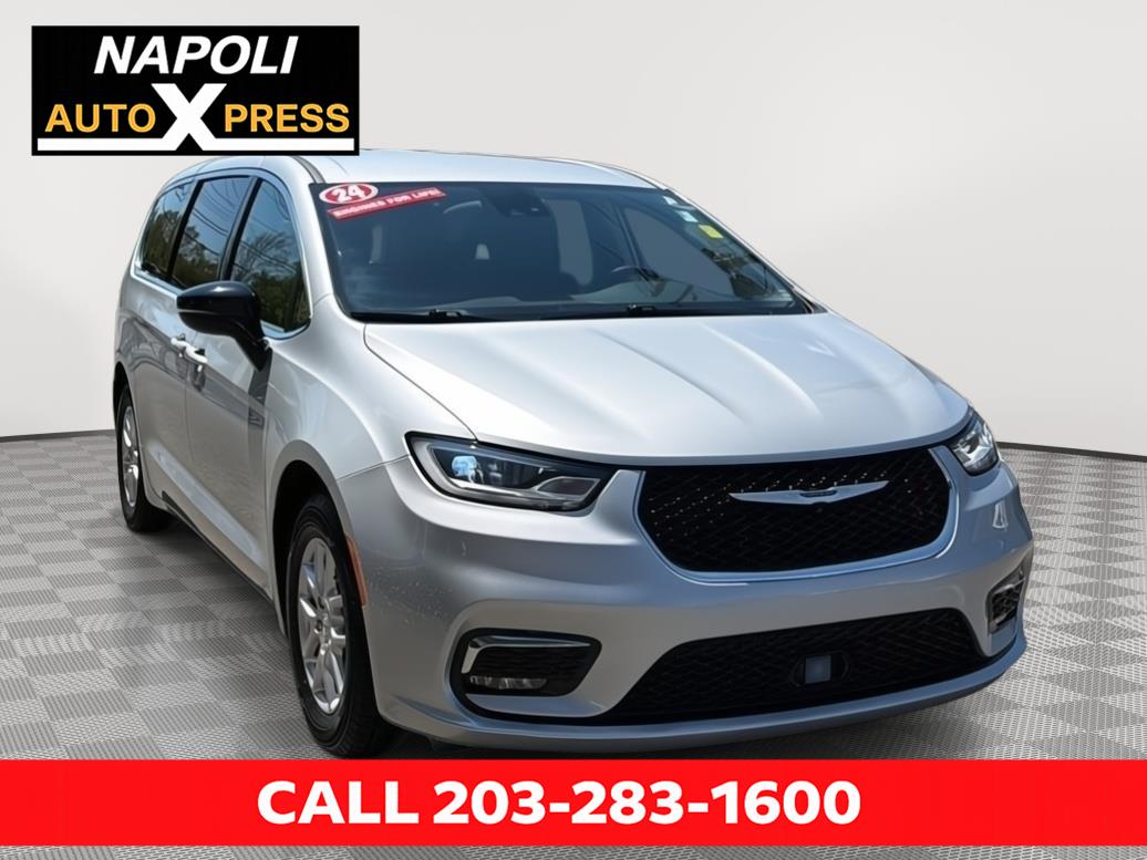 2024 Chrysler Pacifica Touring L's photo