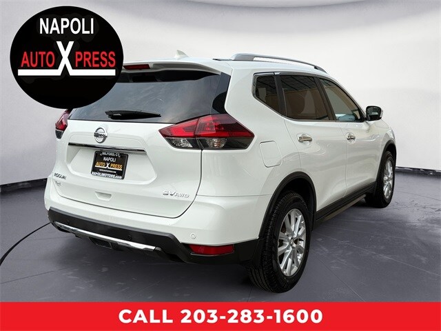 2020 Nissan Rogue SV photo 2