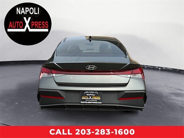2025 Hyundai Elantra SE photo 4