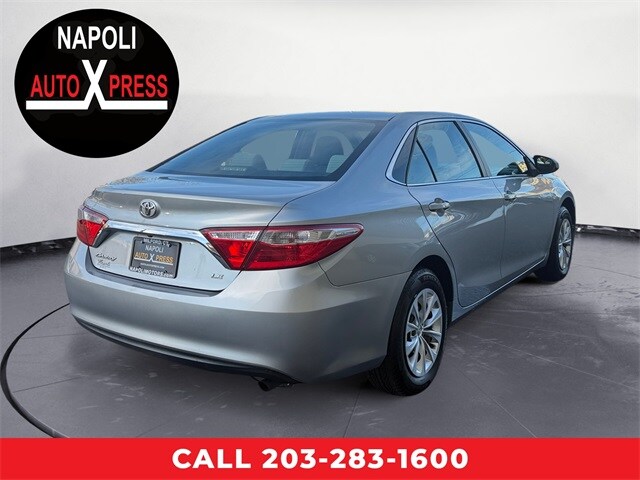 2017 Toyota Camry LE photo 3