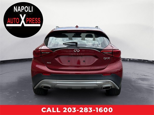 2017 Infiniti QX30 Premium photo 4