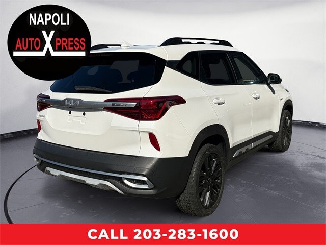 2022 Kia Seltos Nightfall Edition photo 3
