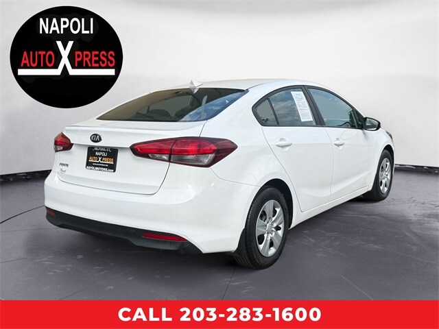 2017 Kia Forte LX Base photo 3