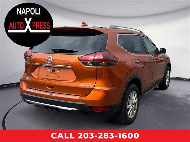 2018 Nissan Rogue SV photo 2