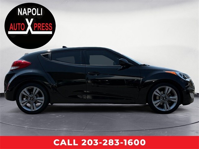 2017 Hyundai Veloster Value Edition photo 2
