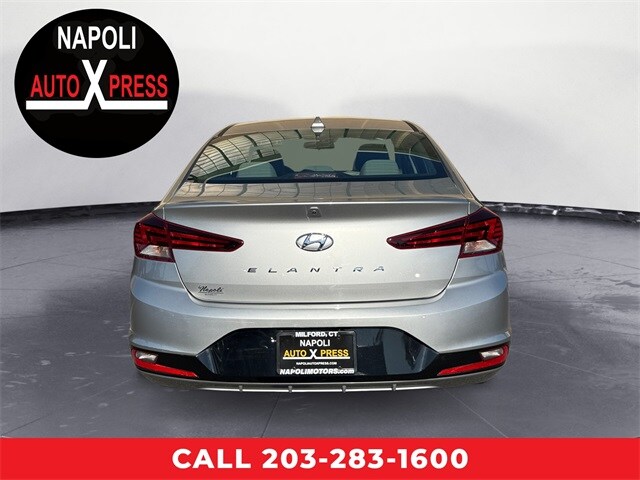 2020 Hyundai Elantra SEL photo 3