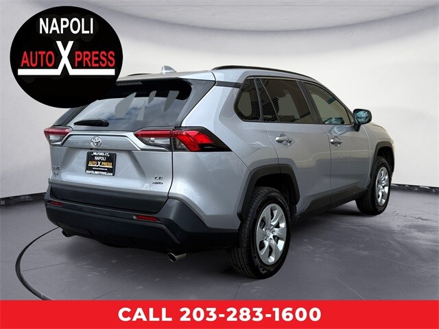2020 Toyota RAV4 LE photo 3