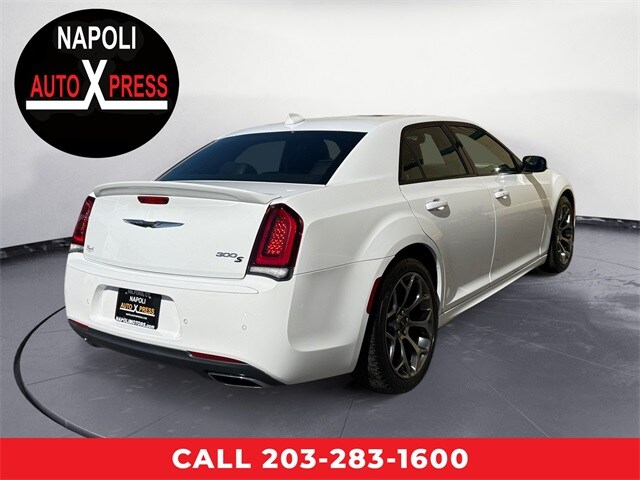 2018 Chrysler 300 S photo 3