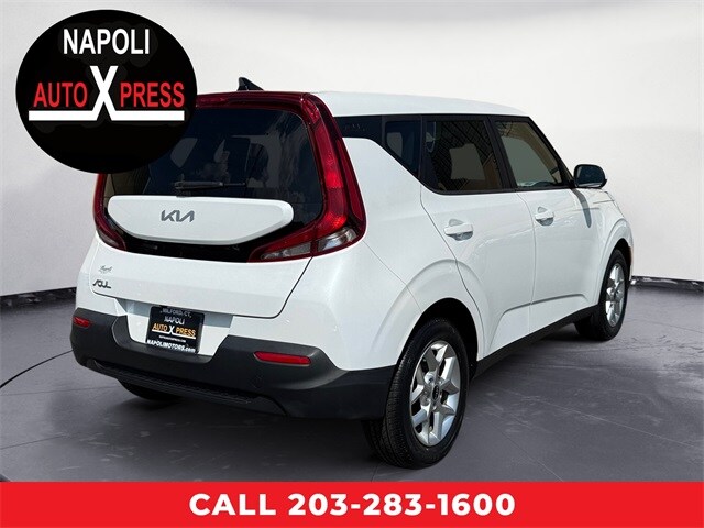 2022 Kia Soul LX photo 2