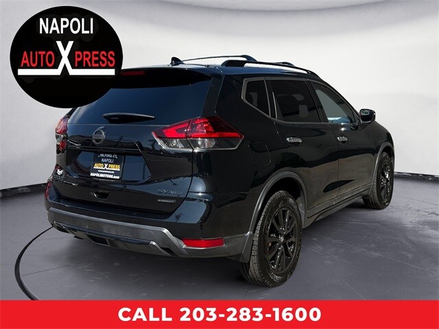 2018 Nissan Rogue SV photo 3