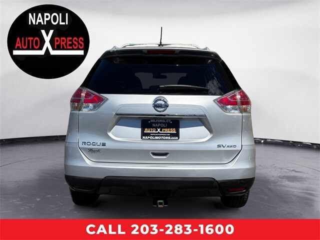 2016 Nissan Rogue SV photo 2
