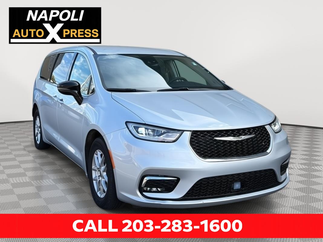 2024 Chrysler Pacifica Touring L's photo