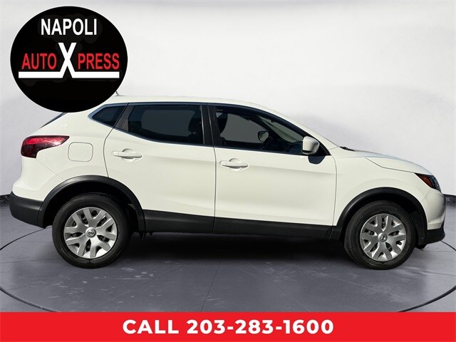 2019 Nissan Rogue Sport S photo 2
