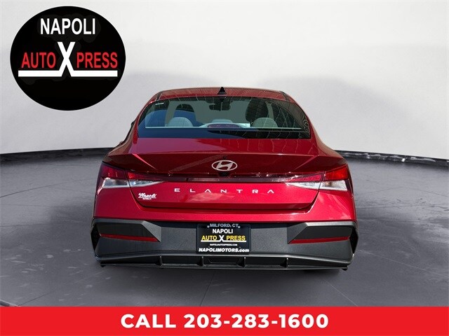 2024 Hyundai Elantra SEL photo 4