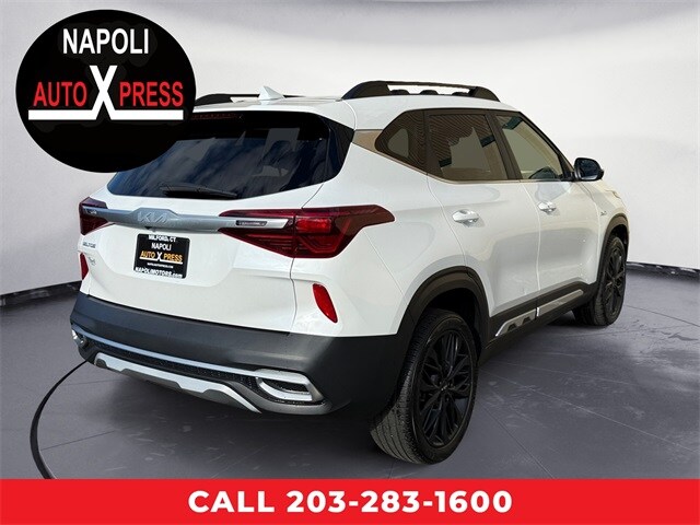 2022 Kia Seltos Nightfall Edition photo 3