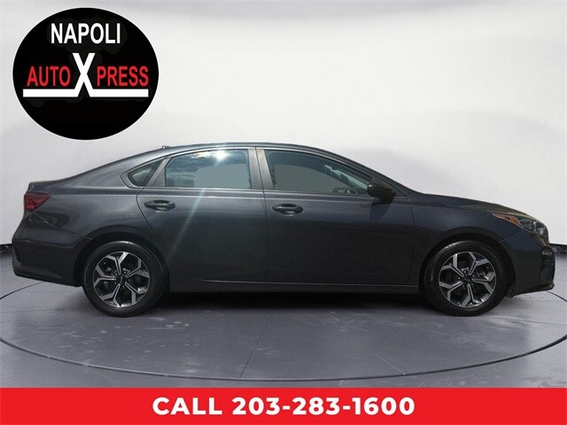 2019 Kia Forte LXS photo 2