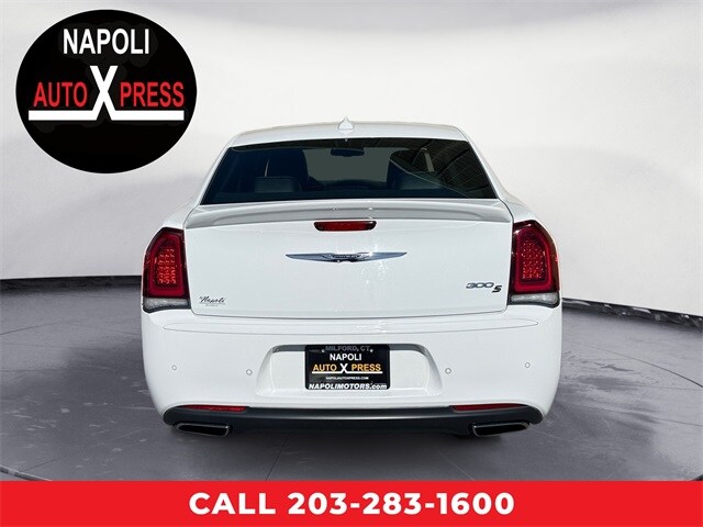 2018 Chrysler 300 S photo 4
