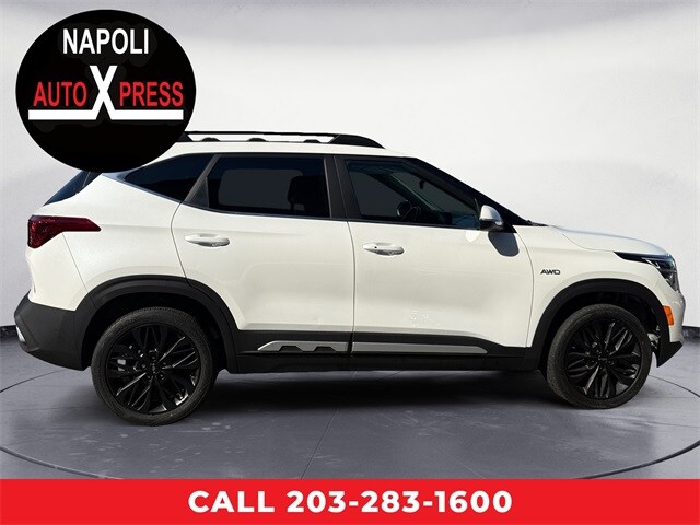 2022 Kia Seltos Nightfall Edition photo 2